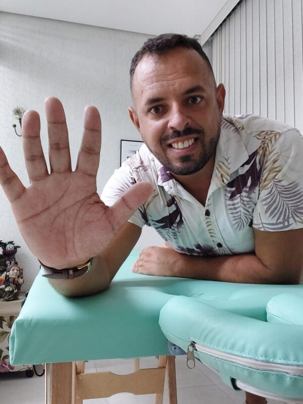 Rick Massoterapeuta em Porto Alegre, Massagem relaxante, Massagem Terapêutica, Massagem modeladora abdominal com massagem relaxante, Massagem Mix Relaxante 1
Relaxante, terapêutica e reflexologia podal em uma única massagem, Massagem Mix Relaxante 2
Relaxante, terapêutica, reflexologia podal, região dos pés e relaxante facial , região do rosto, nuca e cabeça. Massagem Mix Relaxante Facial 3
Massagem relaxante, relaxante Facial
Limpeza de pele com espuma de limpeza e aplicação de sérum com vitamina C, Massagem sensitiva + Relaxante.