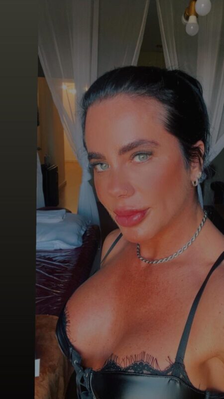 Lia Massagem relaxante, Massagem modeladora, Massagem drenagem, Massagem tântrica, Aplica de Reik, Reflexologia.